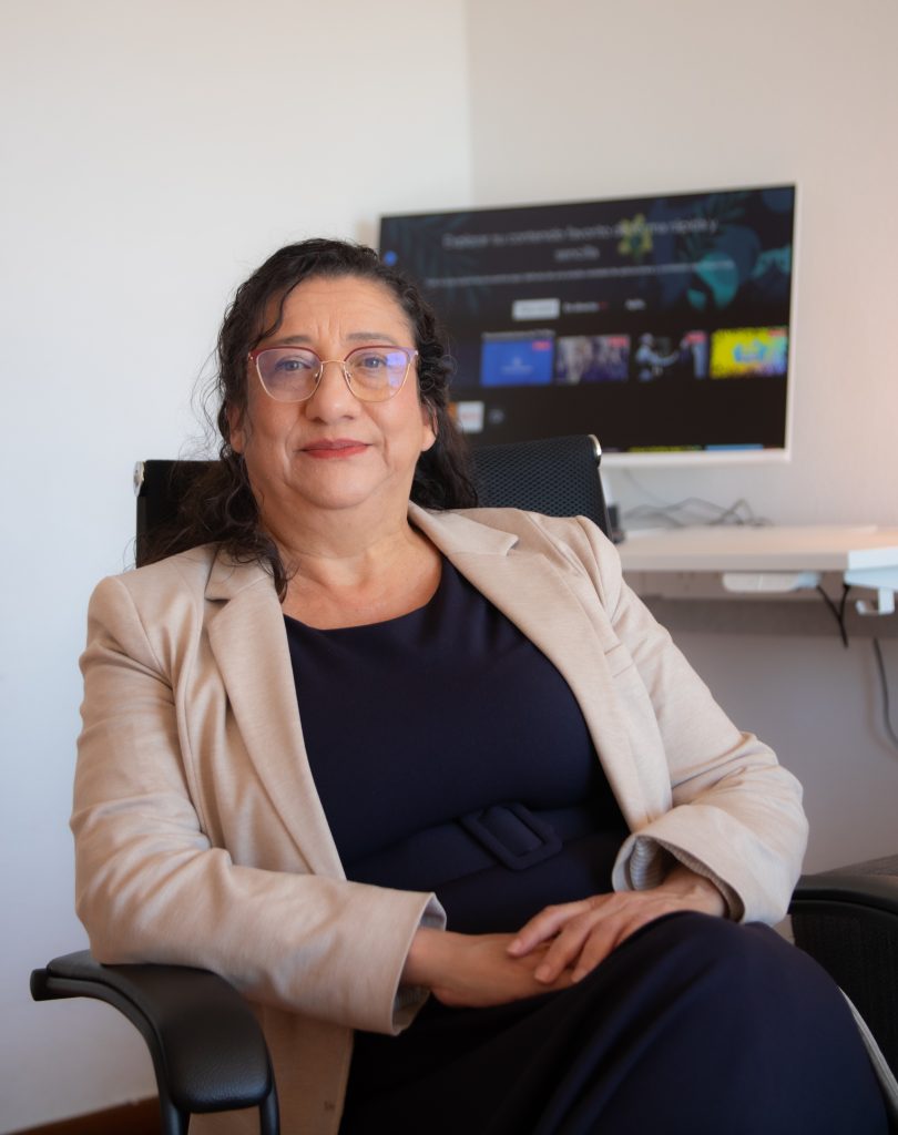 Maria Adela Herrera, consultora en estrategia para emprendedores y pymes que buscan ordenar y fortalecer su negocio.